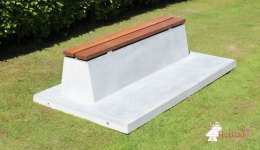 Betonbank DeLuxe mit Unterplatte ohne Rückenlehne