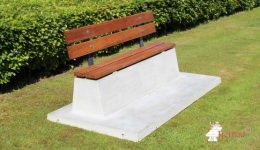 Betonbank DeLuxe mit Unterplatte
