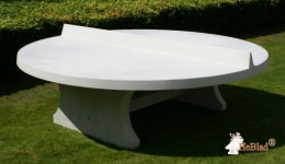 Runder Tischtennistisch aus Beton naturell